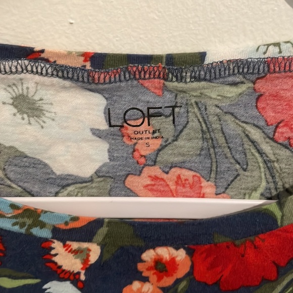 Loft Outlet Women’s Floral Shirt - Picture 2 of 5